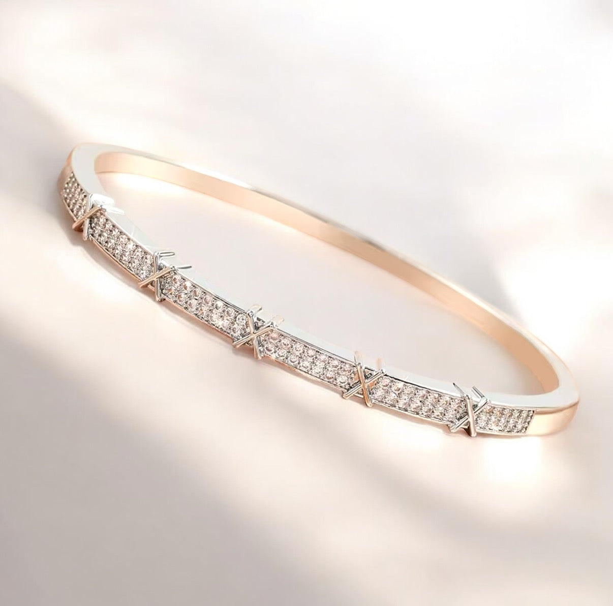 Eterna Armreif mit Zirkonia Steinen Gold oder Silber
