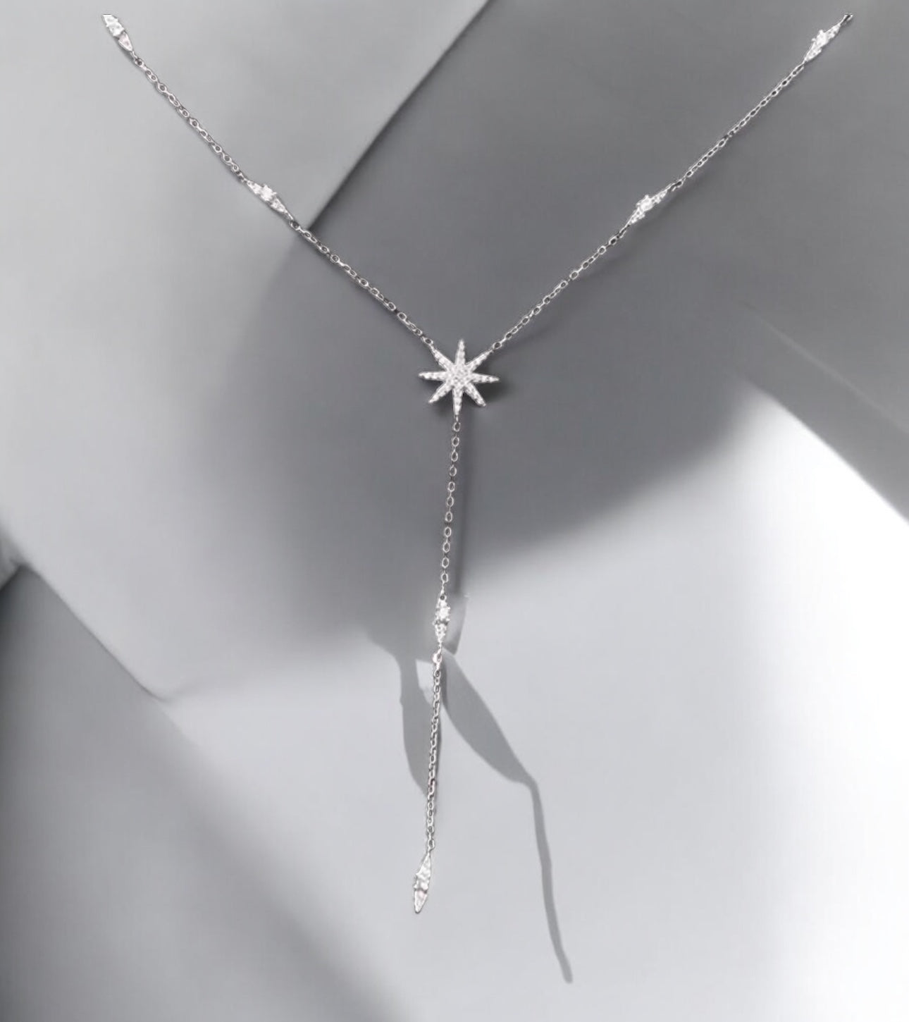 Lexis Halskette Silber mit Strasssteinchen