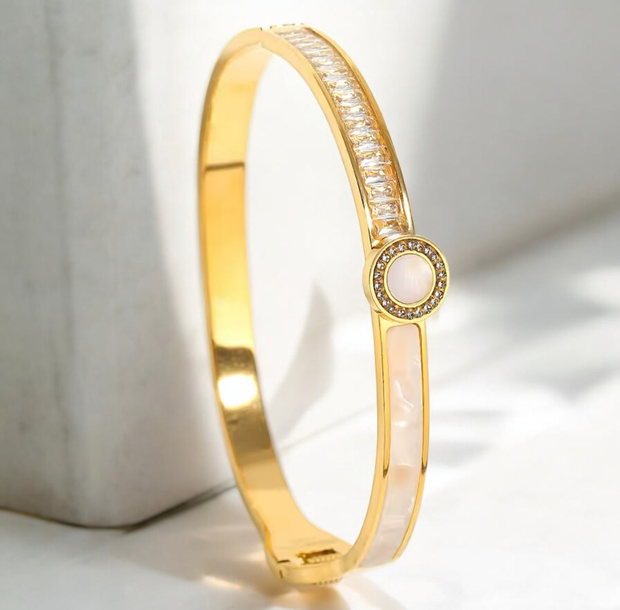 Greta Armreifen Gold/ Perlmutt